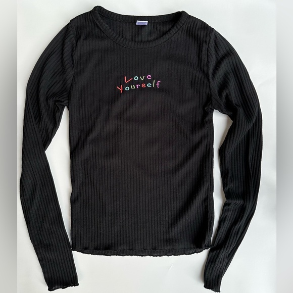 “Love Yourself” long-sleeve top - Picture 1 of 6